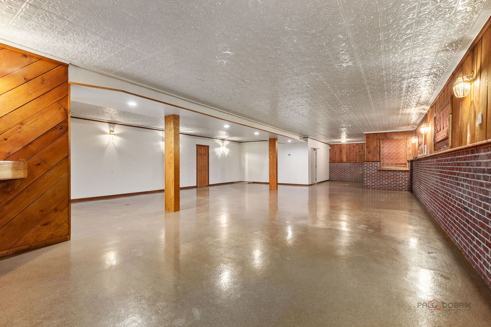 Mundelein, Illinois, 60060, United States, 4 Bedrooms Bedrooms, ,5 BathroomsBathrooms,Residential,Active,1934797