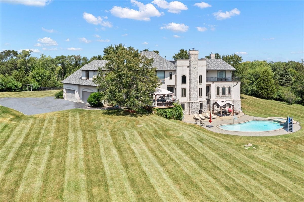 Barrington, Illinois, 60010, United States, 5 Bedrooms Bedrooms, ,7 BathroomsBathrooms,Residential,Active,1914793