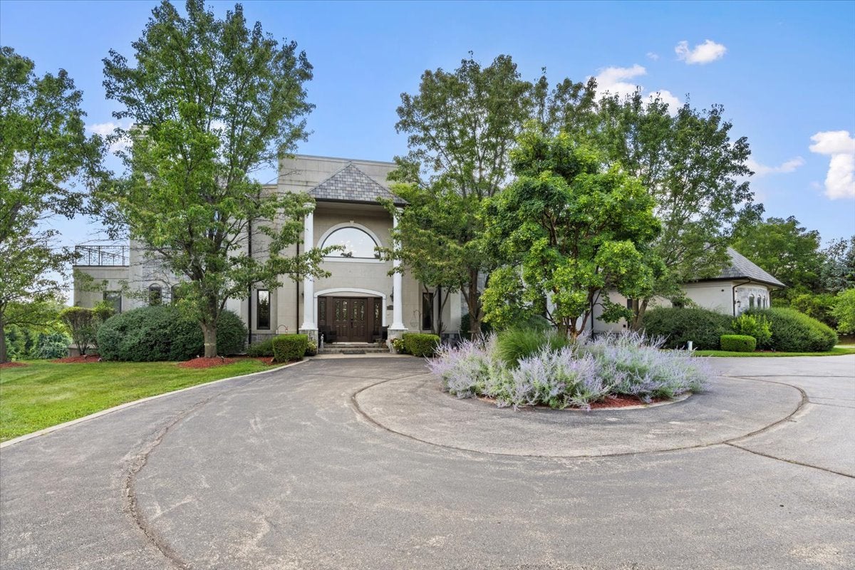Barrington, Illinois, 60010, United States, 5 Bedrooms Bedrooms, ,7 BathroomsBathrooms,Residential,Active,1914793