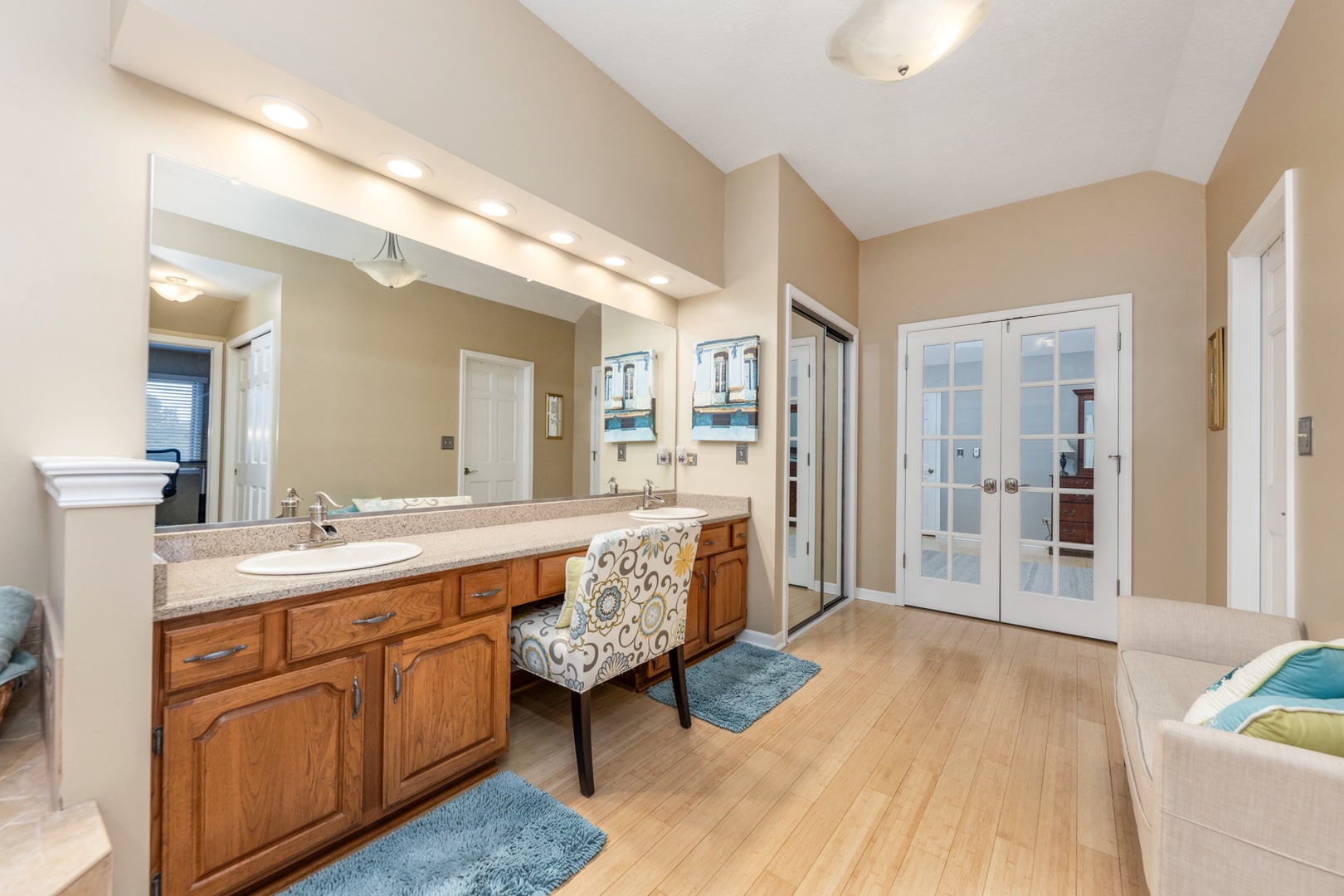 Naperville, Illinois, 60565, United States, 5 Bedrooms Bedrooms, ,4 BathroomsBathrooms,Residential,Active,1959981