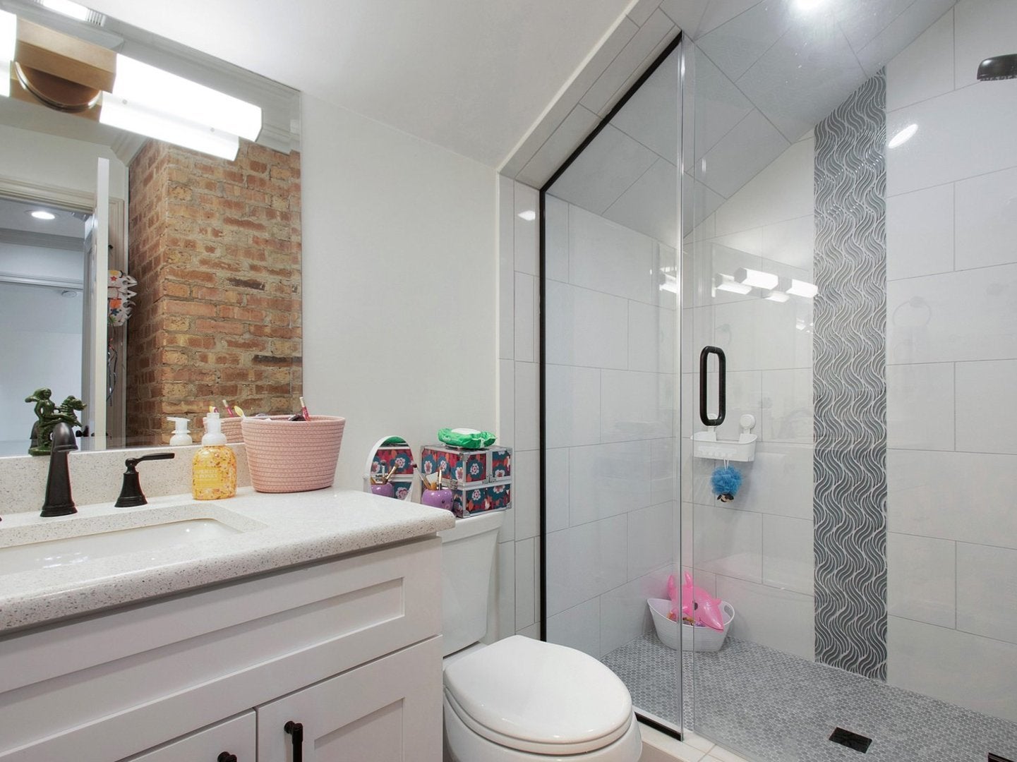 Rockford, Illinois, 61107, United States, 6 Bedrooms Bedrooms, ,7 BathroomsBathrooms,Residential,Active,1988460