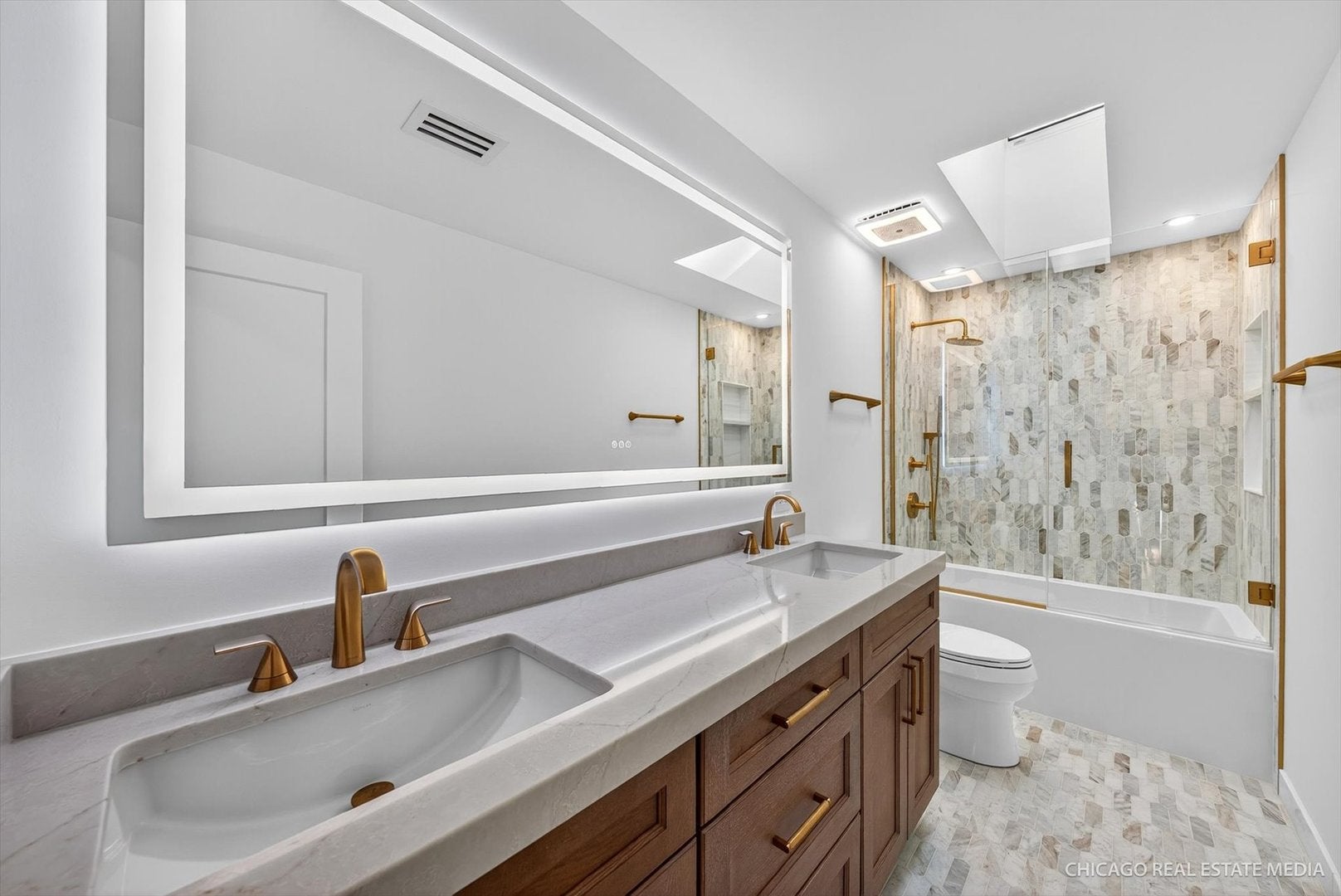 Burr Ridge, Illinois, 60527, United States, 5 Bedrooms Bedrooms, ,6 BathroomsBathrooms,Residential,Active,1995246