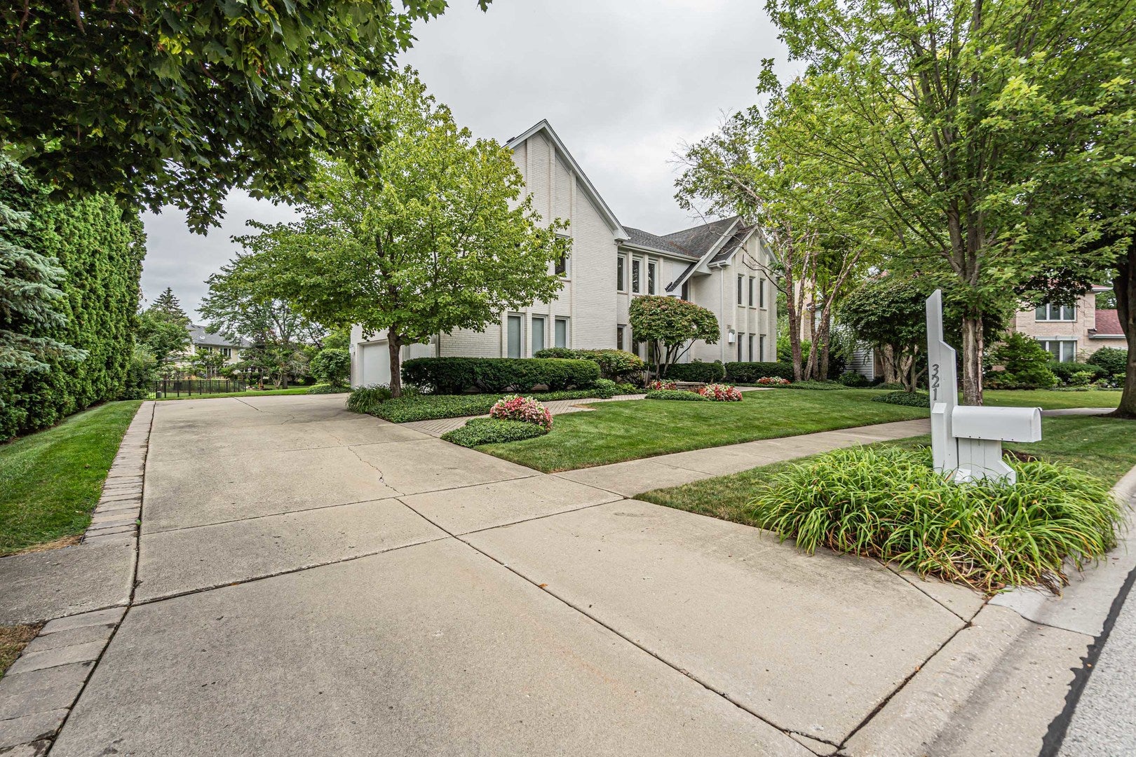 Buffalo Grove, Illinois, 60089, United States, 5 Bedrooms Bedrooms, ,5 BathroomsBathrooms,Residential,Active,1922274
