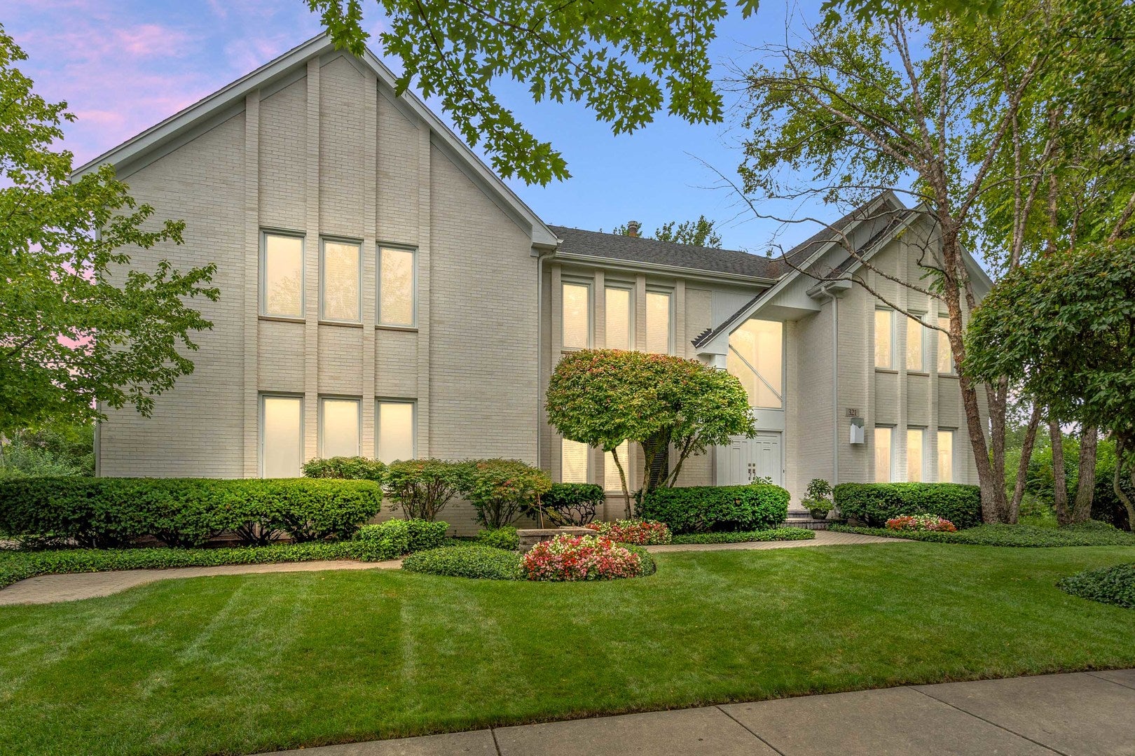 Buffalo Grove, Illinois, 60089, United States, 5 Bedrooms Bedrooms, ,5 BathroomsBathrooms,Residential,Active,1922274
