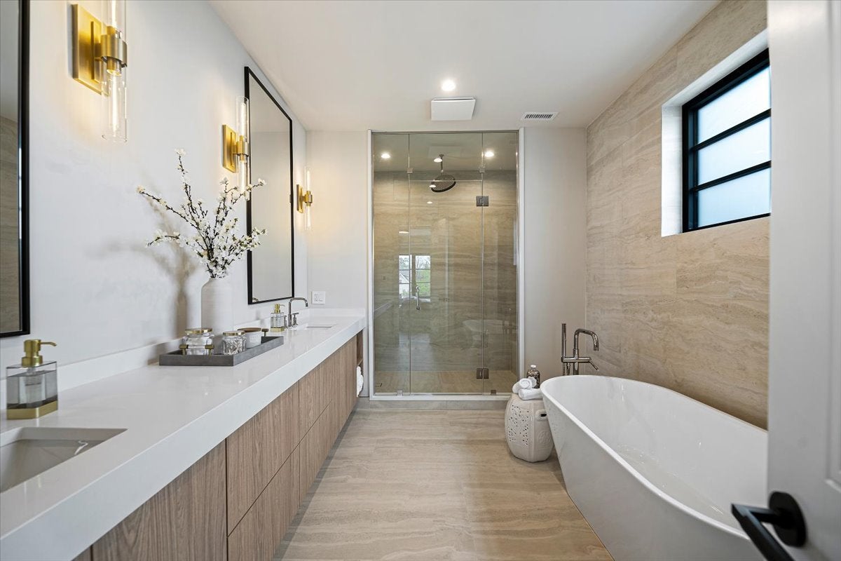 Elmhurst, Illinois, 60126, United States, 7 Bedrooms Bedrooms, ,7 BathroomsBathrooms,Residential,Active,1904152