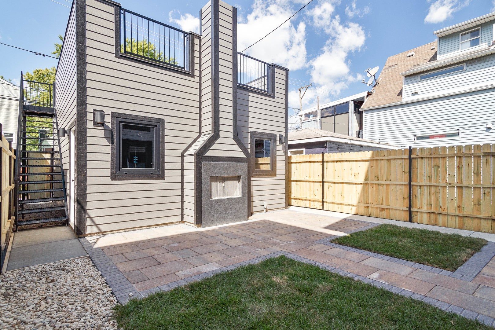Chicago, Illinois, 60618, United States, 4 Bedrooms Bedrooms, ,5 BathroomsBathrooms,Residential,Active,1929682