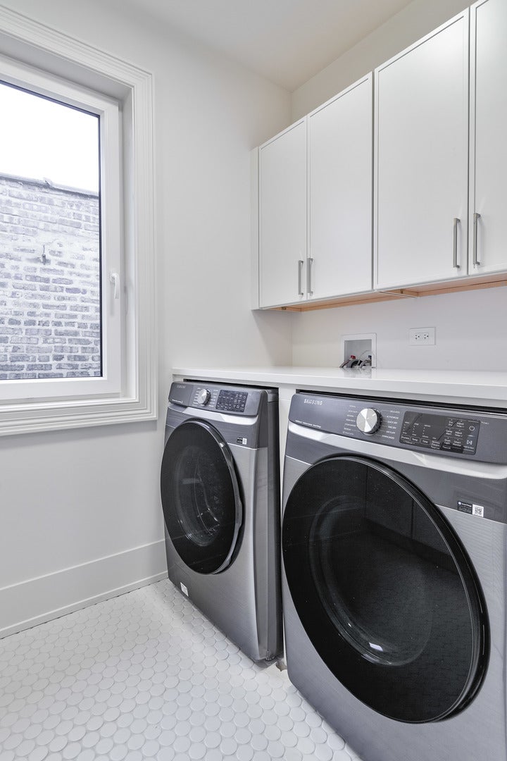 Chicago, Illinois, 60618, United States, 5 Bedrooms Bedrooms, ,5 BathroomsBathrooms,Residential,Active,2007948