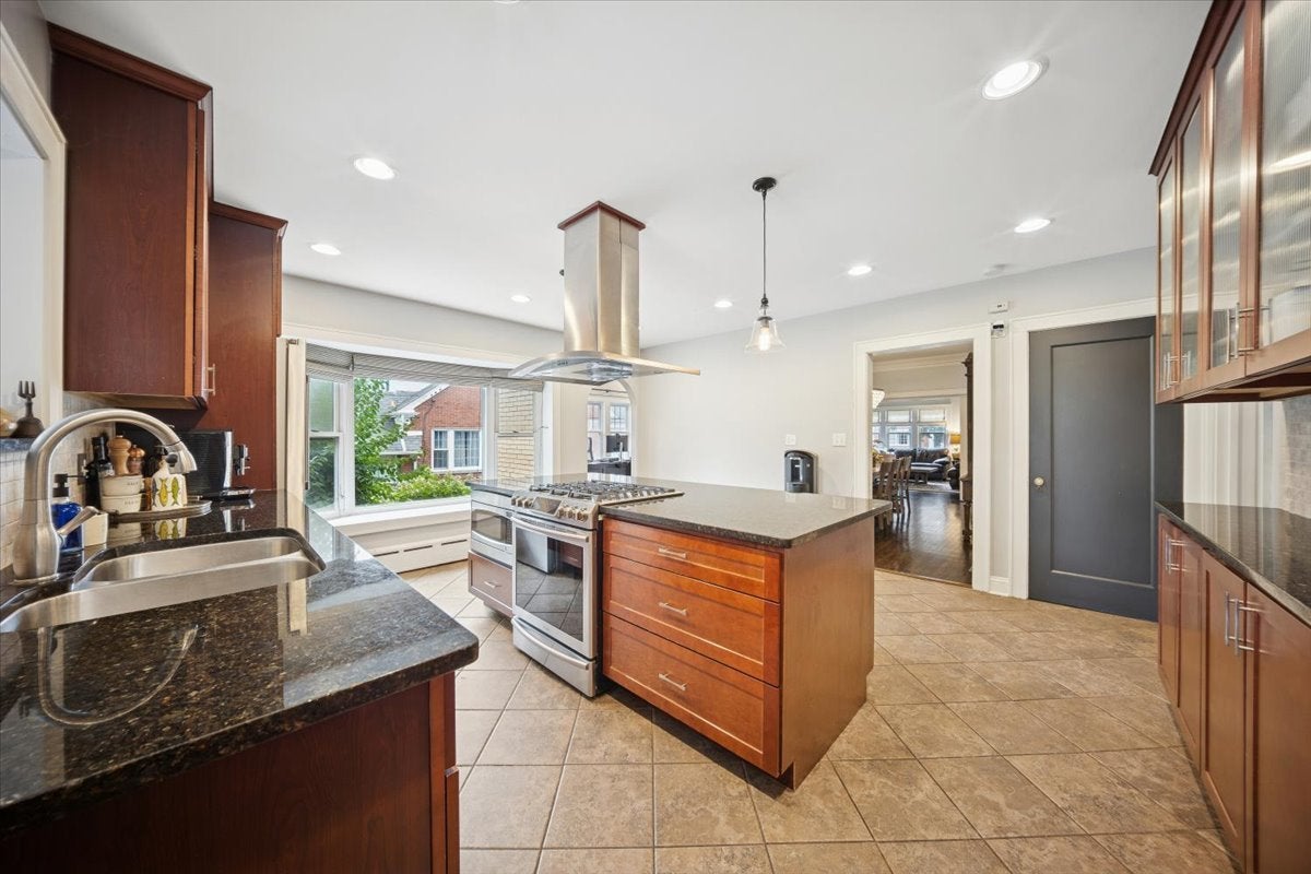 Park Ridge, Illinois, 60068, United States, 5 Bedrooms Bedrooms, ,3 BathroomsBathrooms,Residential,Active,1929446