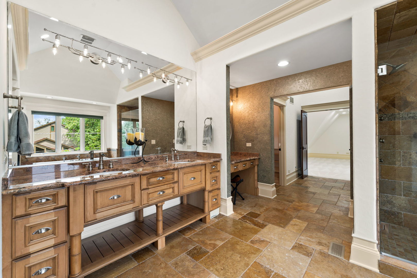 Wheaton, Illinois, 60187, United States, 6 Bedrooms Bedrooms, ,5 BathroomsBathrooms,Residential,Active,1926883