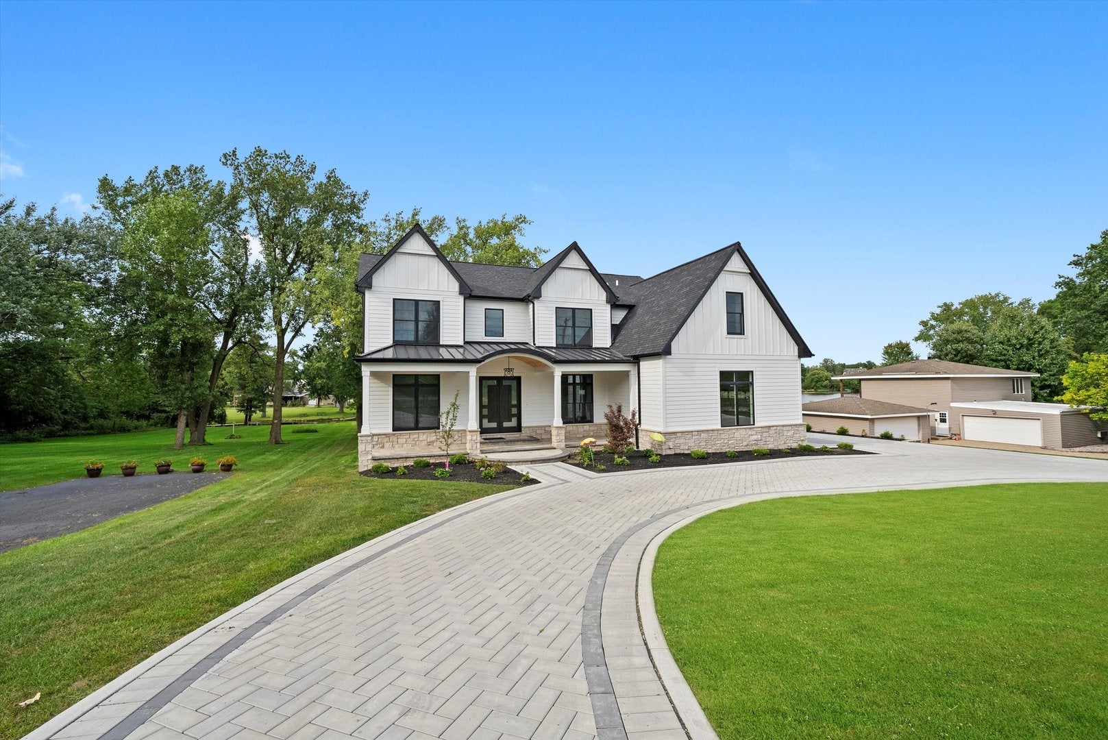 Burr Ridge, Illinois, 60527, United States, 6 Bedrooms Bedrooms, ,6 BathroomsBathrooms,Residential,Active,1929664