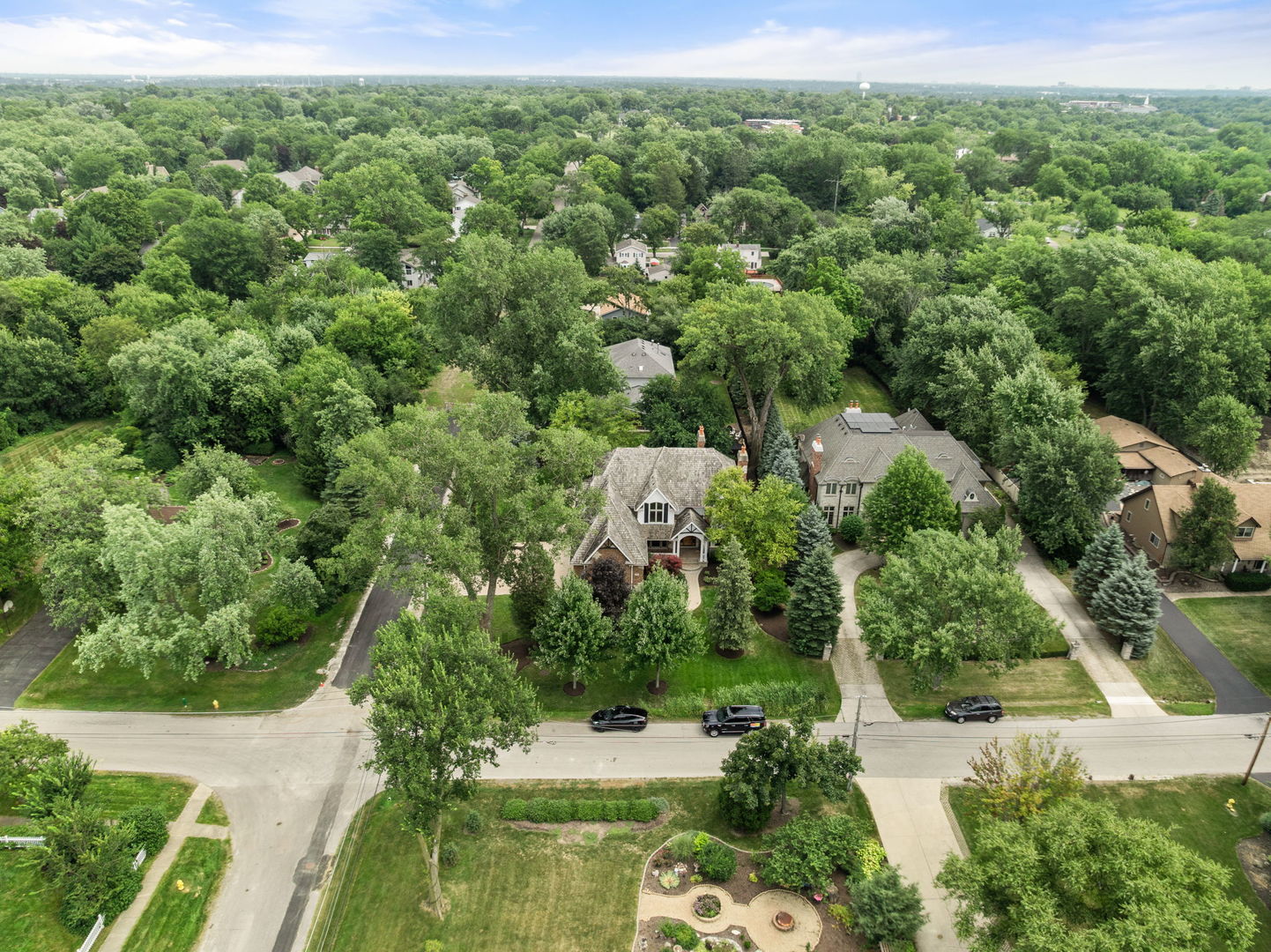 Wheaton, Illinois, 60187, United States, 6 Bedrooms Bedrooms, ,5 BathroomsBathrooms,Residential,Active,1926883