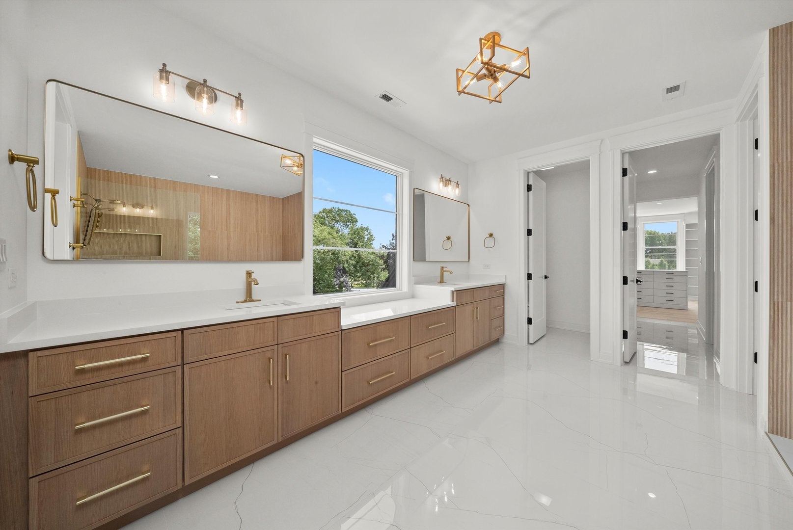 Burr Ridge, Illinois, 60527, United States, 6 Bedrooms Bedrooms, ,6 BathroomsBathrooms,Residential,Active,1929664