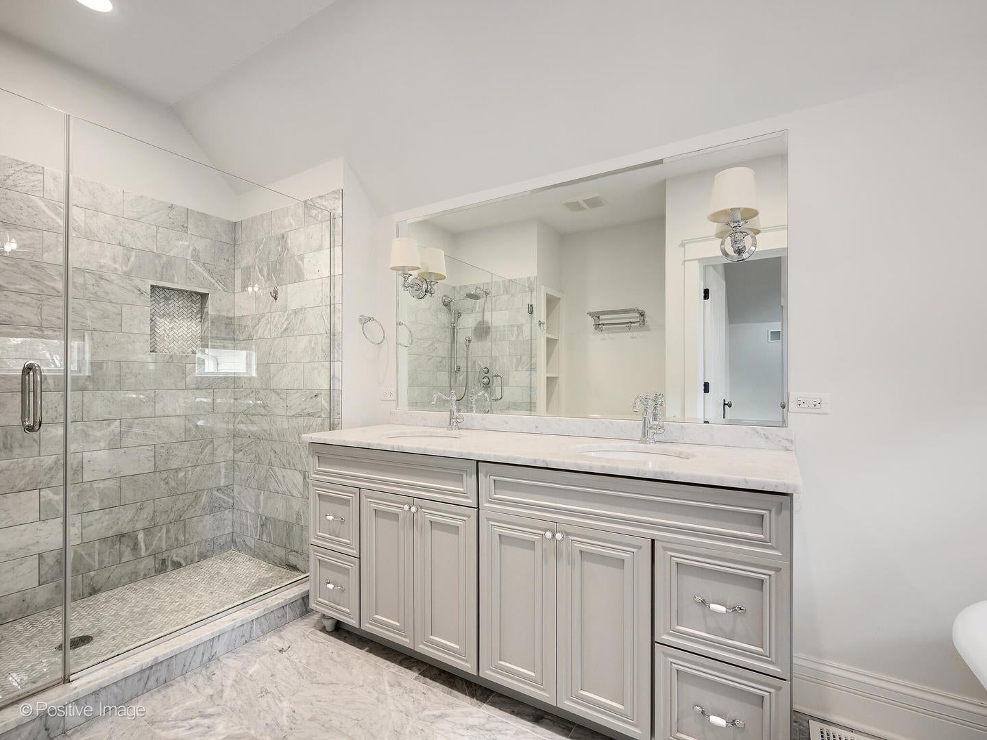 Wheaton, Illinois, 60187, United States, 4 Bedrooms Bedrooms, ,3 BathroomsBathrooms,Residential,Active,1922330