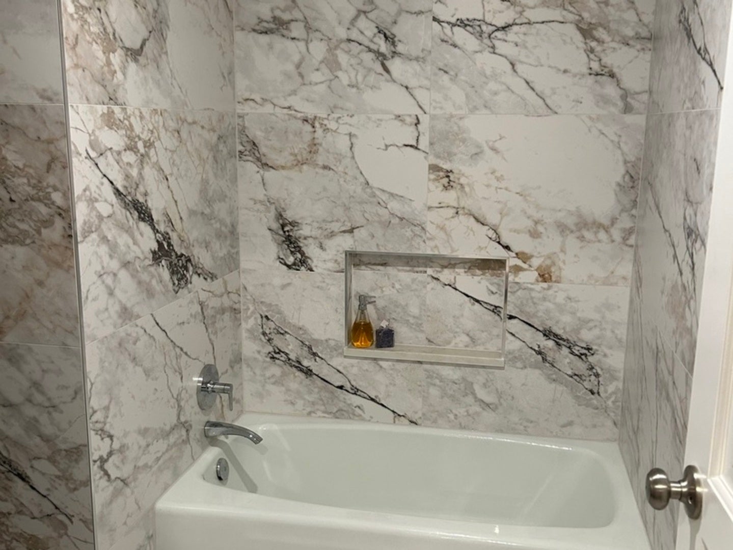 Oak Brook, Illinois, 60523, United States, 2 Bedrooms Bedrooms, ,2 BathroomsBathrooms,Residential,Active,2028166