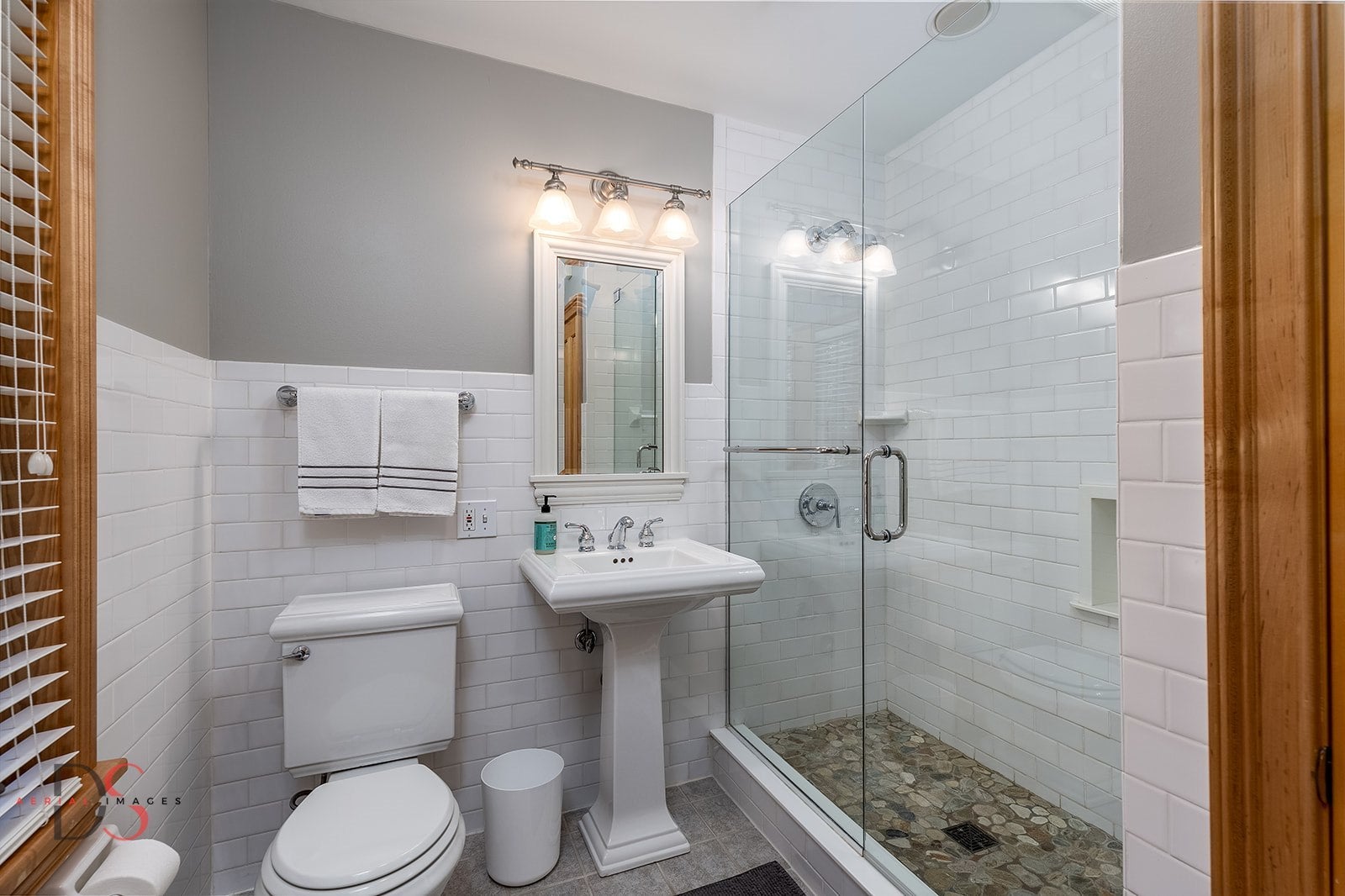 Ottawa, Illinois, 61350, United States, 4 Bedrooms Bedrooms, ,7 BathroomsBathrooms,Residential,Active,1953376