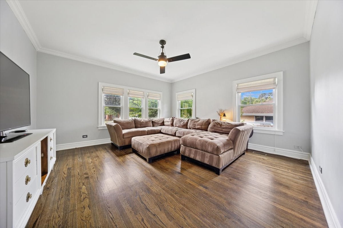 Park Ridge, Illinois, 60068, United States, 5 Bedrooms Bedrooms, ,3 BathroomsBathrooms,Residential,Active,1929446