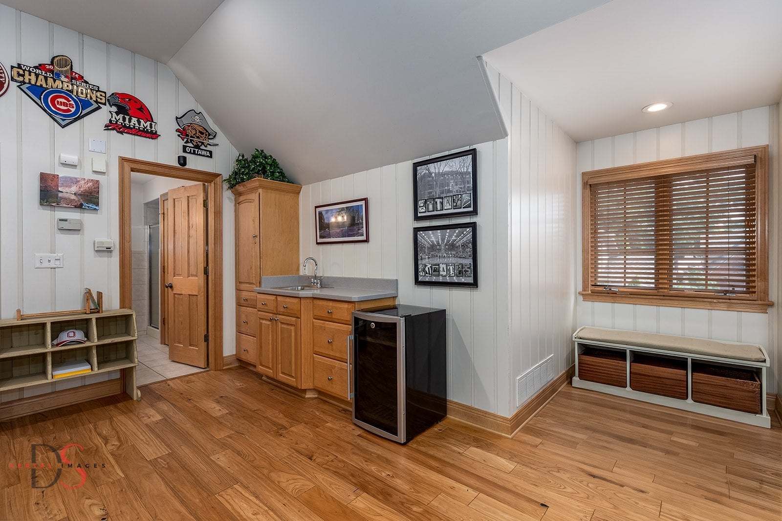 Ottawa, Illinois, 61350, United States, 4 Bedrooms Bedrooms, ,7 BathroomsBathrooms,Residential,Active,1953376