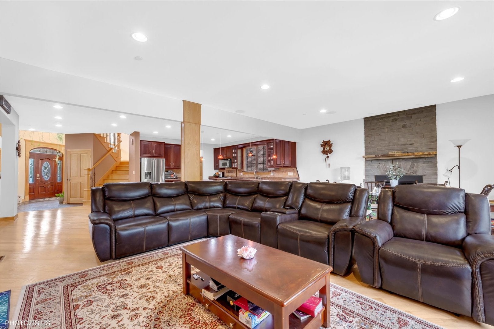 Des Plaines, Illinois, 60016, United States, 5 Bedrooms Bedrooms, ,7 BathroomsBathrooms,Residential,Active,1967112