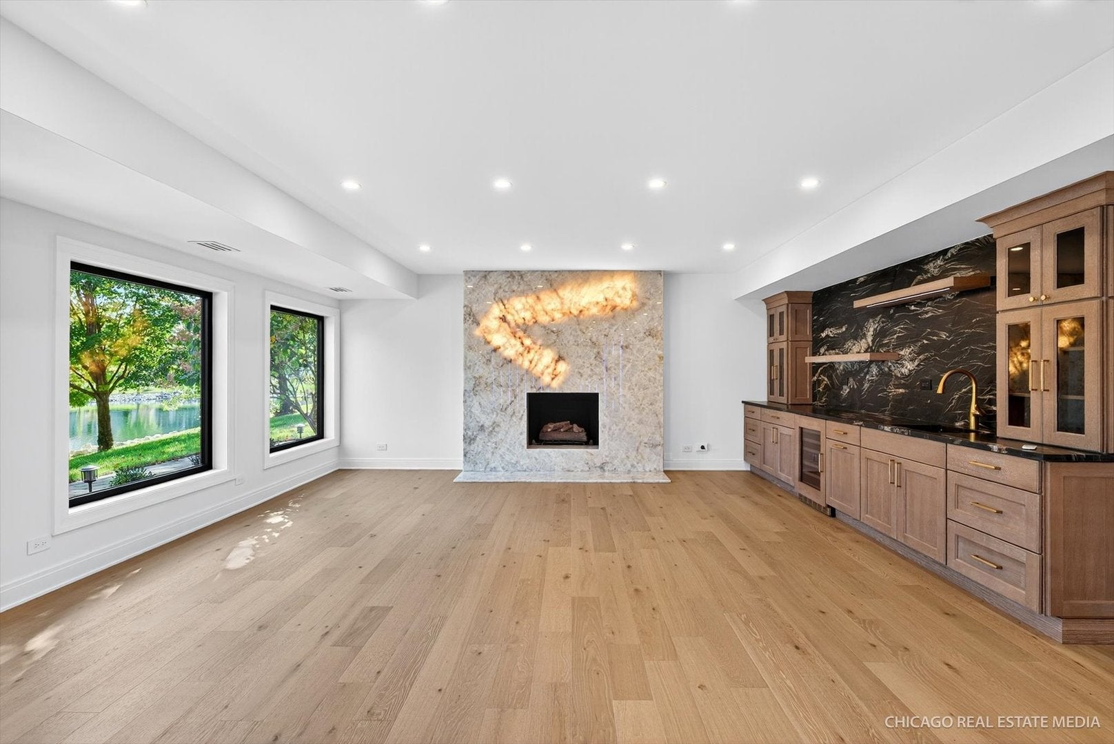 Burr Ridge, Illinois, 60527, United States, 5 Bedrooms Bedrooms, ,6 BathroomsBathrooms,Residential,Active,1995246