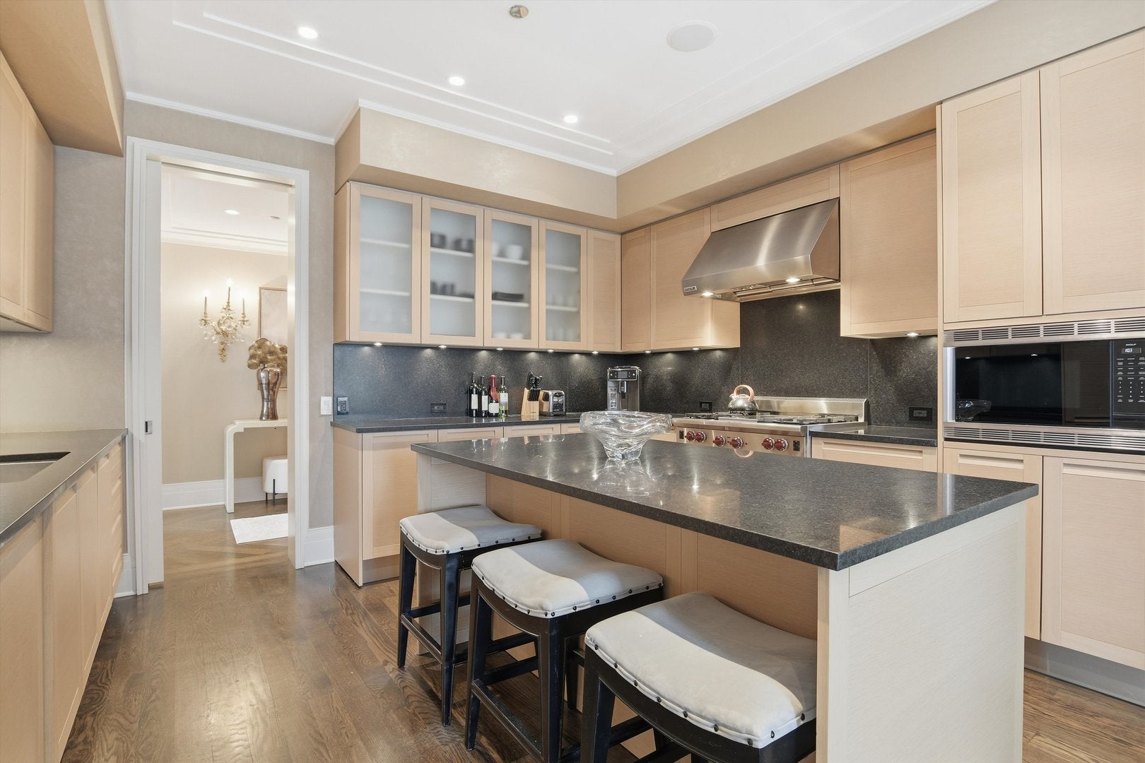 Chicago, Illinois, 60611, United States, 3 Bedrooms Bedrooms, ,4 BathroomsBathrooms,Residential,Active,2009382