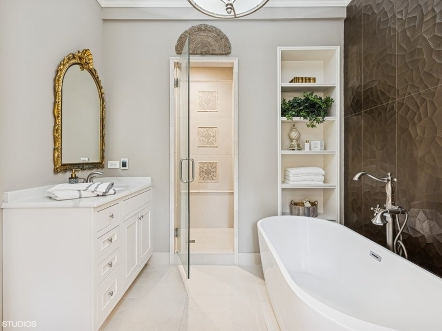 Barrington Hills, Illinois, 60010, United States, 6 Bedrooms Bedrooms, ,4 BathroomsBathrooms,Residential,Active,1987255