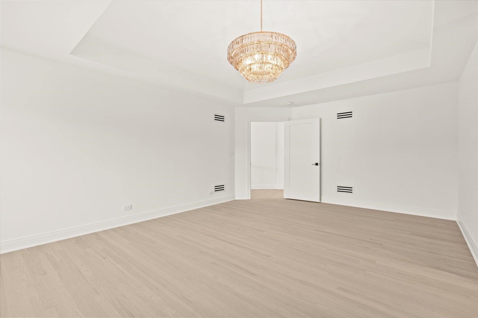 Burr Ridge, Illinois, 60527, United States, 5 Bedrooms Bedrooms, ,6 BathroomsBathrooms,Residential,Active,1927649