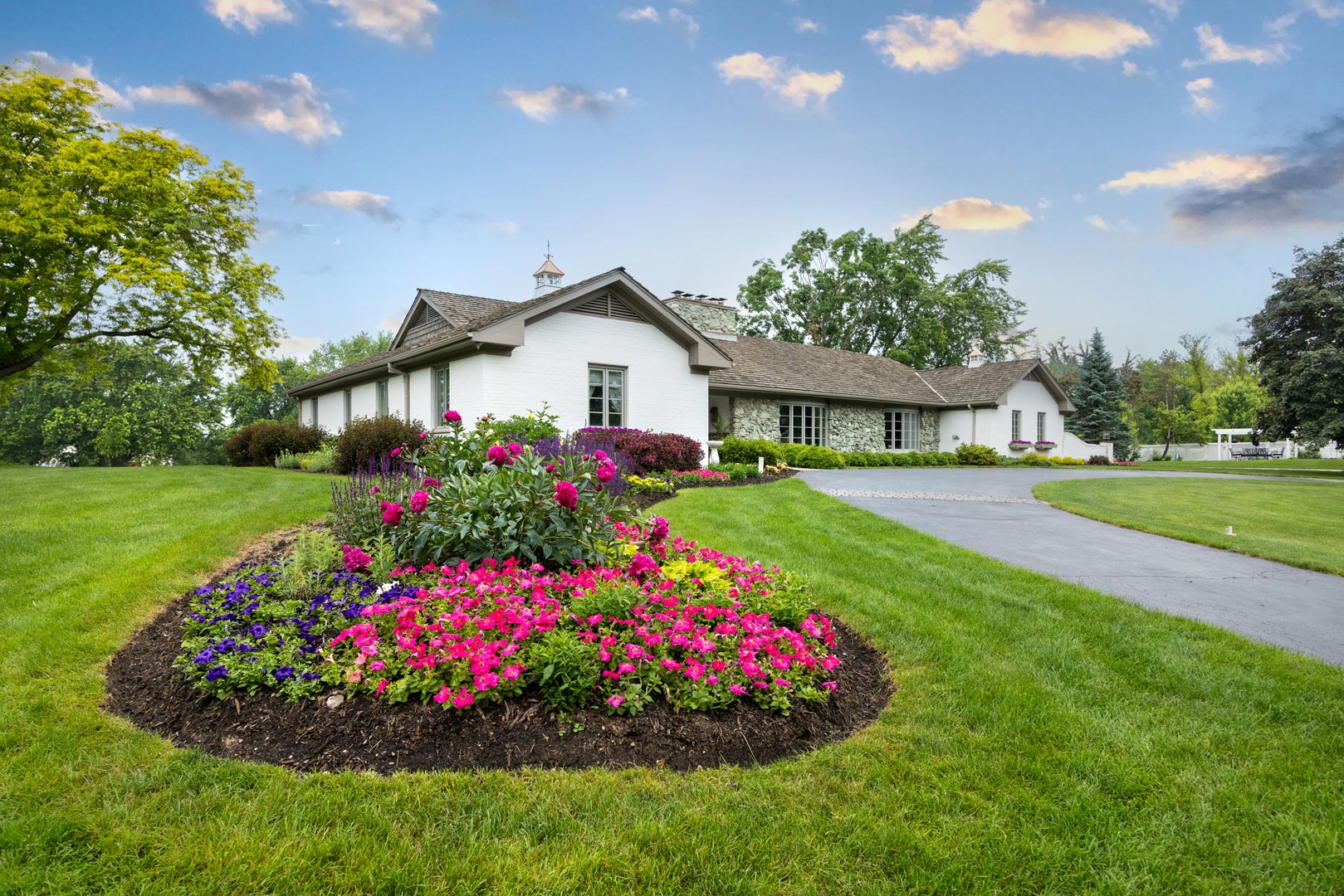 Barrington Hills, Illinois, 60010, United States, 6 Bedrooms Bedrooms, ,5 BathroomsBathrooms,Residential,Active,1987275
