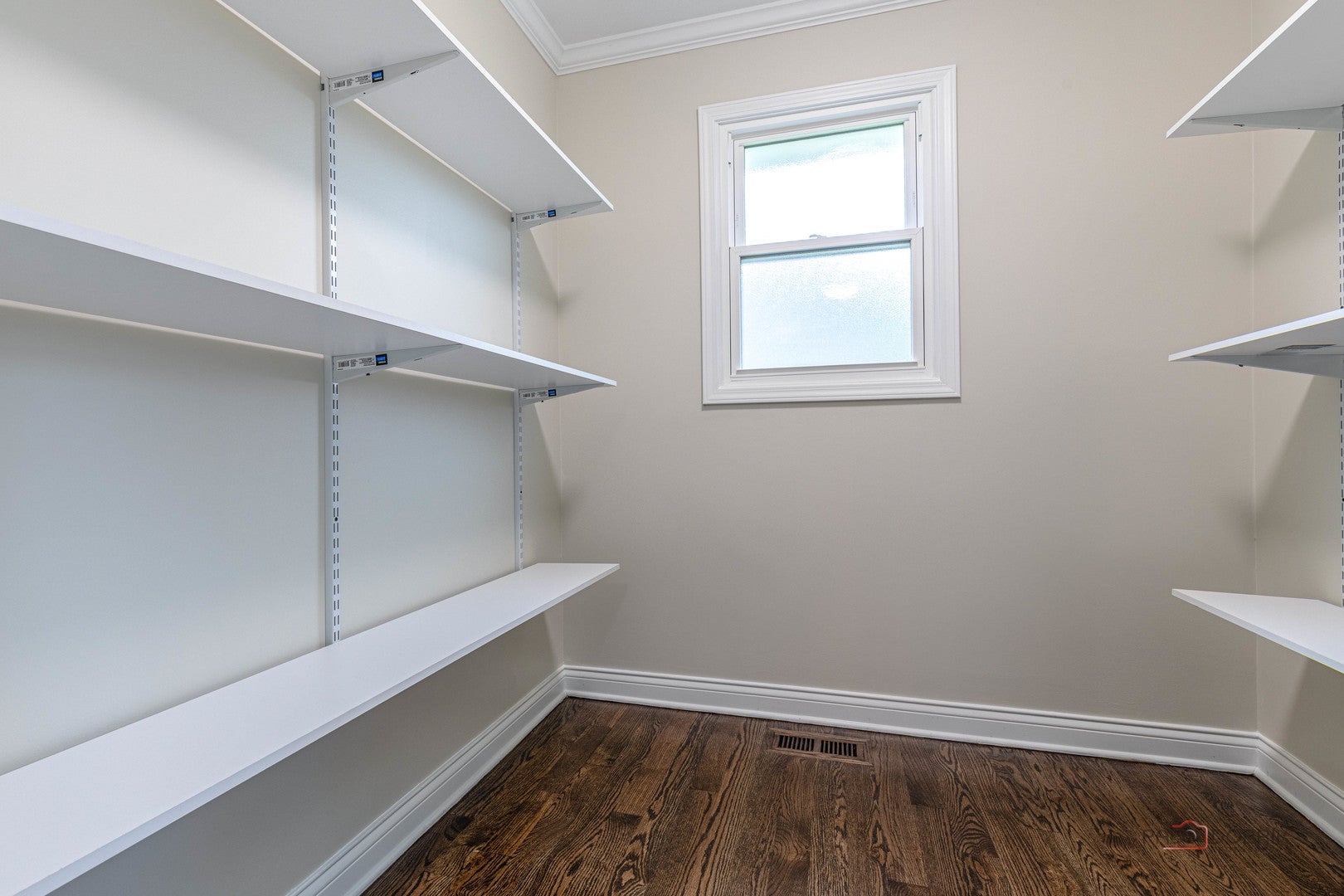 Lincolnshire, Illinois, 60069, United States, 5 Bedrooms Bedrooms, ,4 BathroomsBathrooms,Residential,Active,1933896