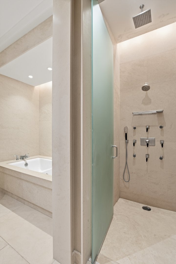 Chicago, Illinois, 60611, United States, 3 Bedrooms Bedrooms, ,4 BathroomsBathrooms,Residential,Active,2009382