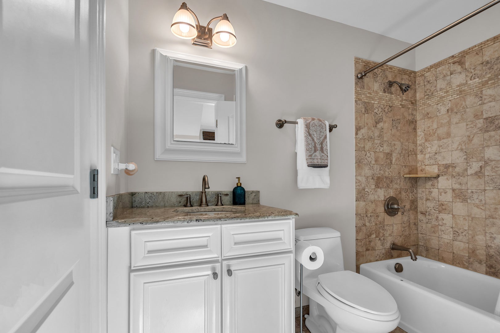 Lake Forest, Illinois, 60045, United States, 5 Bedrooms Bedrooms, ,7 BathroomsBathrooms,Residential,Active,1941347