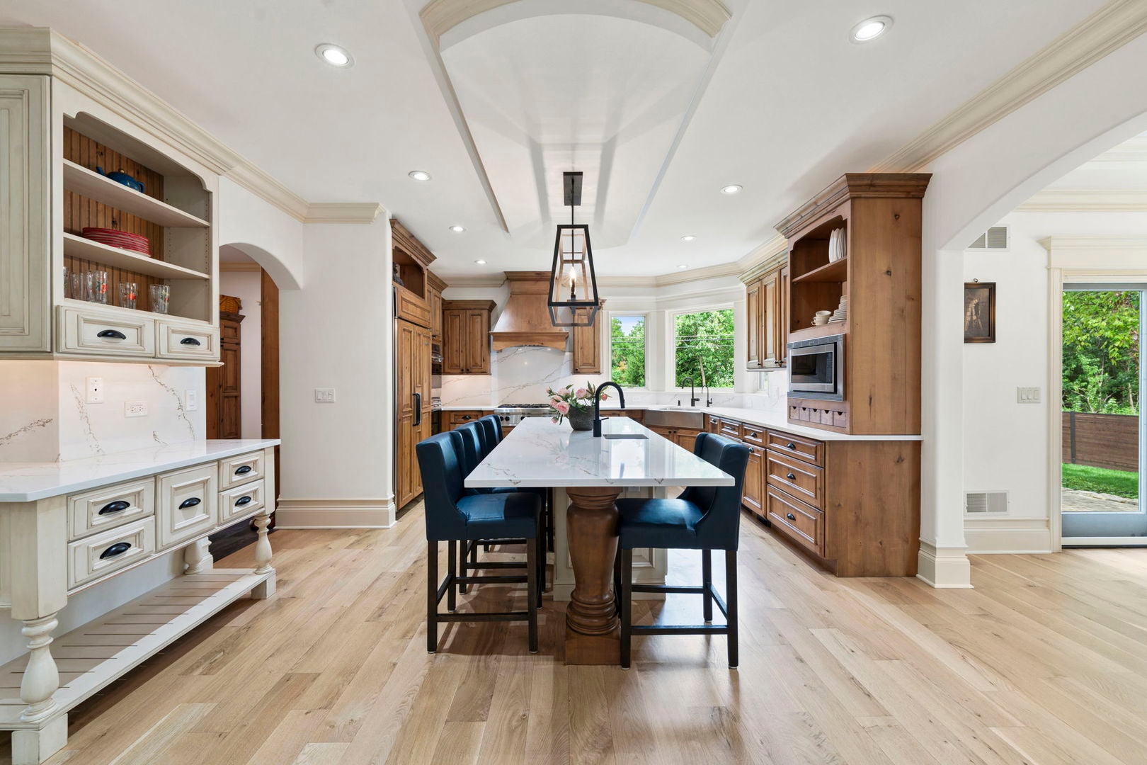 Wheaton, Illinois, 60187, United States, 6 Bedrooms Bedrooms, ,5 BathroomsBathrooms,Residential,Active,1926883