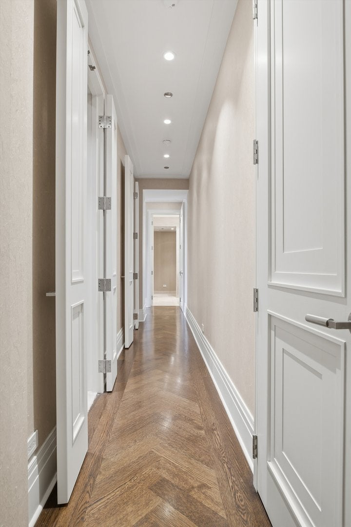 Chicago, Illinois, 60611, United States, 3 Bedrooms Bedrooms, ,4 BathroomsBathrooms,Residential,Active,2009382