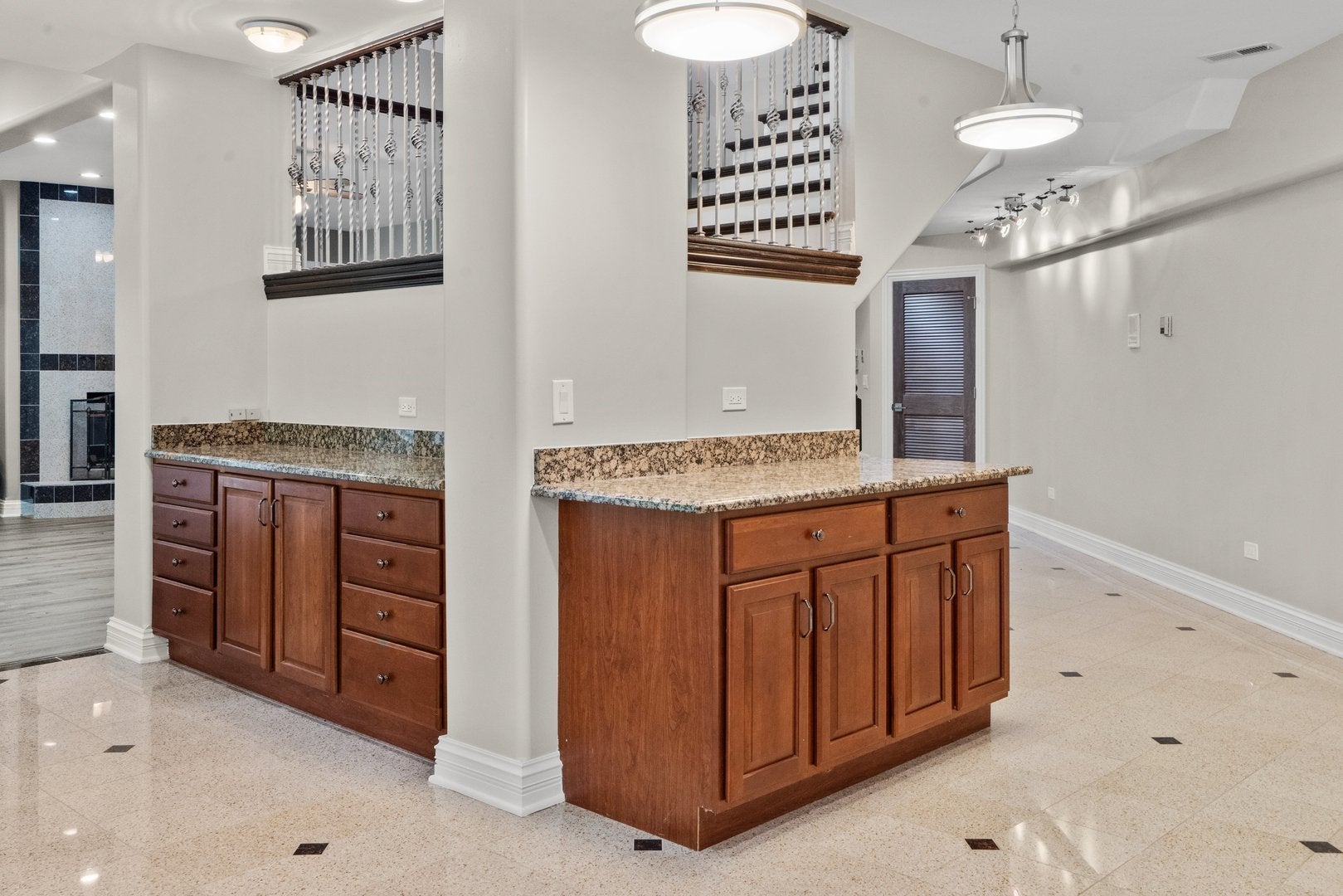 Frankfort, Illinois, 60423, United States, 7 Bedrooms Bedrooms, ,9 BathroomsBathrooms,Residential,Active,1945054