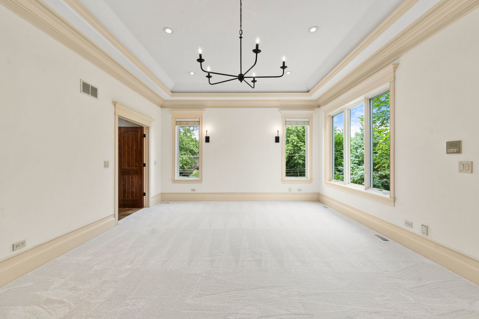 Wheaton, Illinois, 60187, United States, 6 Bedrooms Bedrooms, ,5 BathroomsBathrooms,Residential,Active,1926883