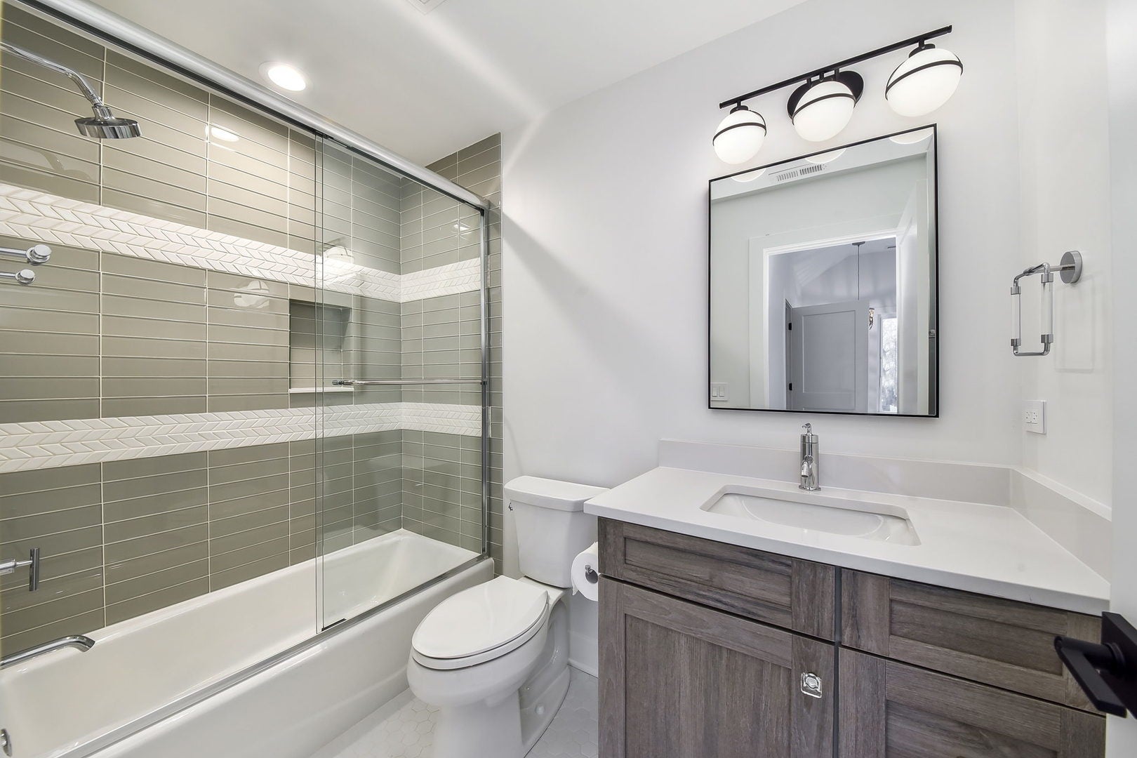 West Chicago, Illinois, 60185, United States, 4 Bedrooms Bedrooms, ,4 BathroomsBathrooms,Residential,Active,1986917