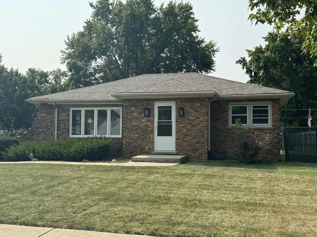 8010 LATROBE AVE, BURBANK, IL 60459, photo 1 of 22