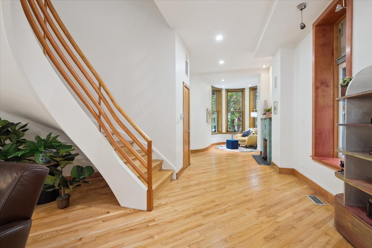 Chicago, Illinois, 60614, United States, 4 Bedrooms Bedrooms, ,5 BathroomsBathrooms,Residential,Active,1922312