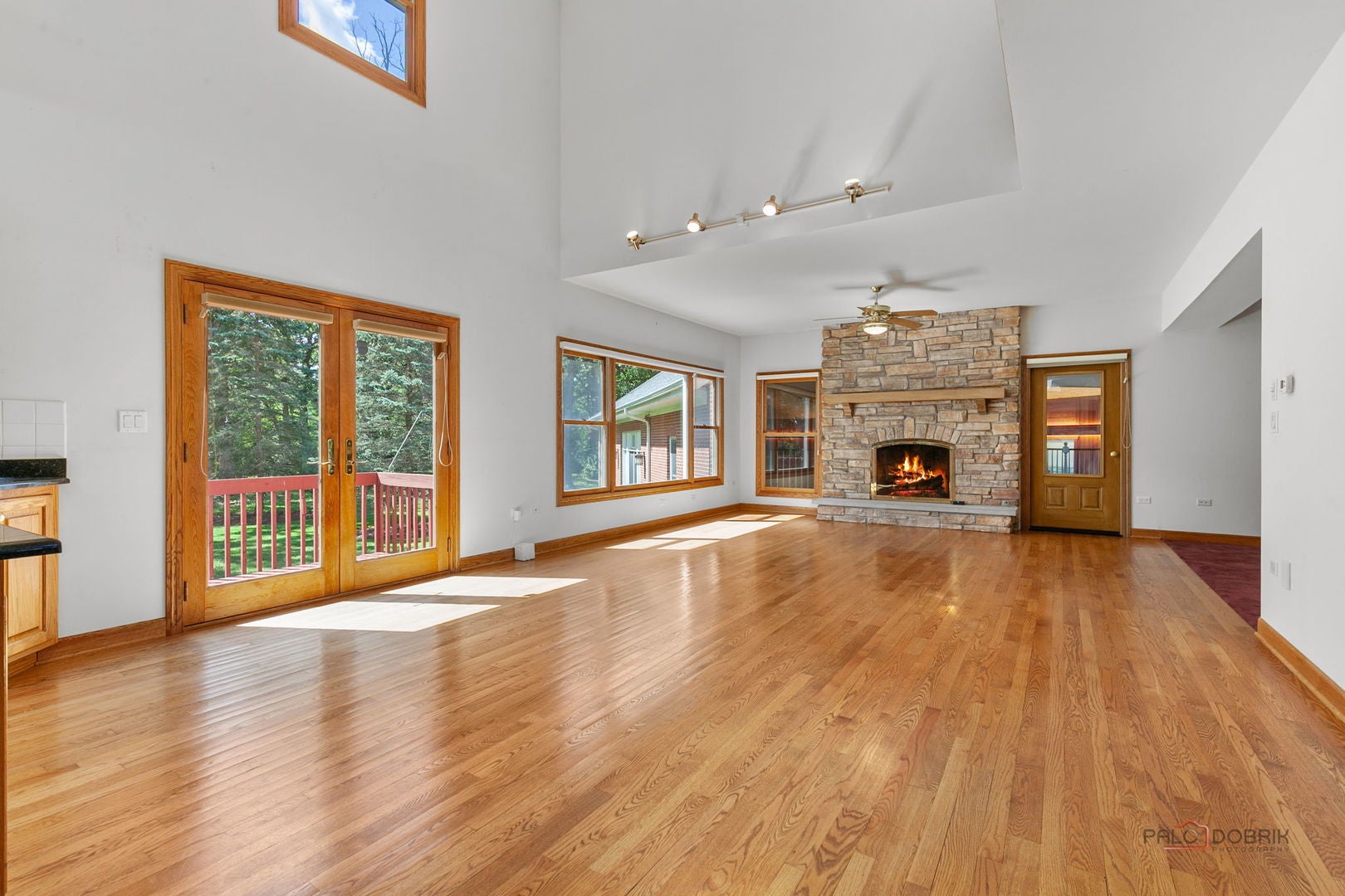 Mundelein, Illinois, 60060, United States, 4 Bedrooms Bedrooms, ,5 BathroomsBathrooms,Residential,Active,1934797