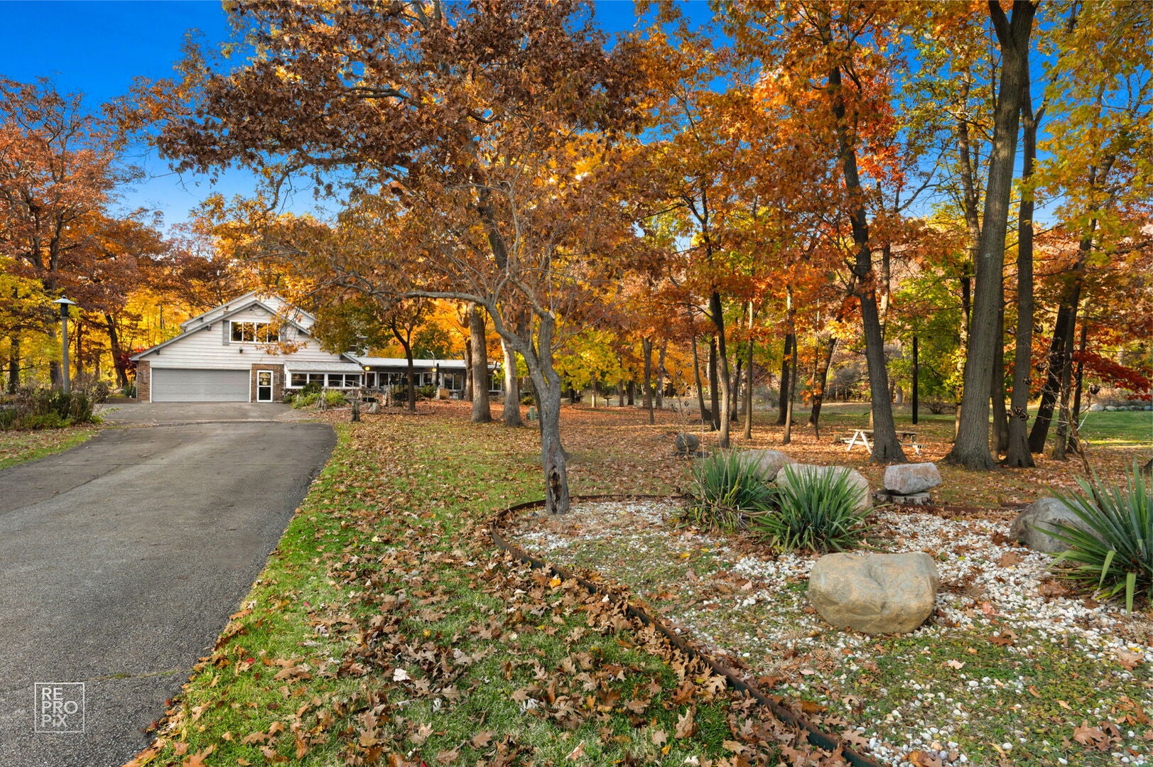 Wadsworth, Illinois, 60083, United States, 5 Bedrooms Bedrooms, ,6 BathroomsBathrooms,Residential,Active,1989775