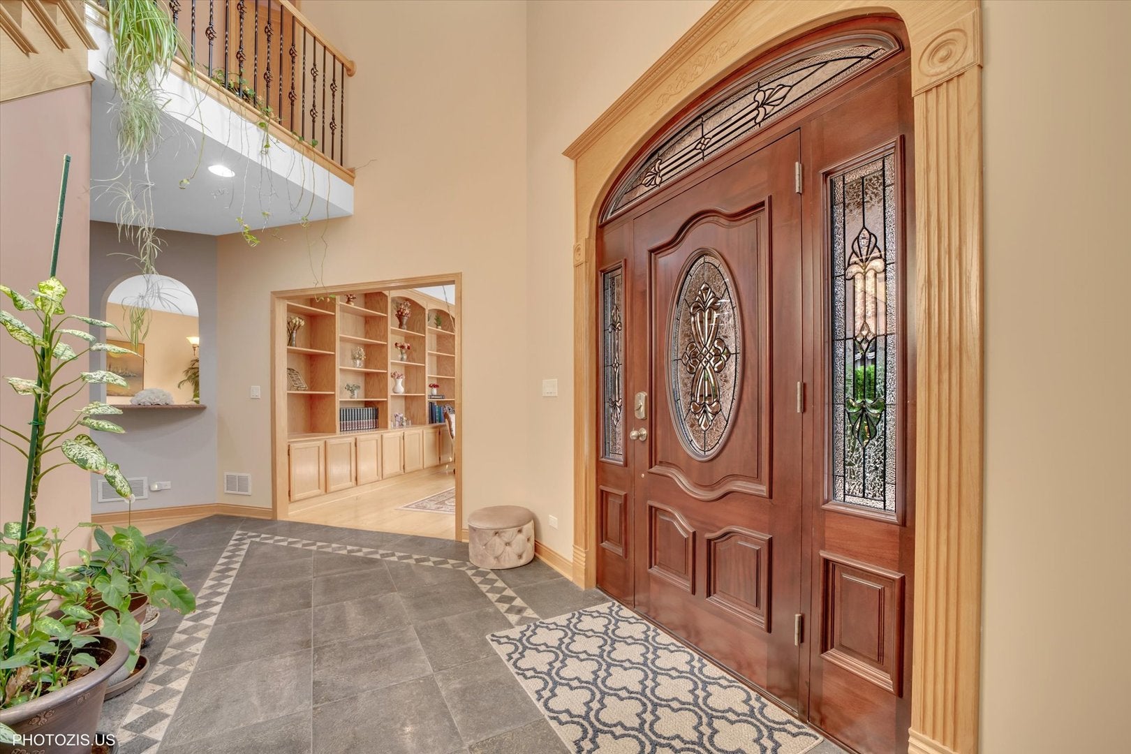 Des Plaines, Illinois, 60016, United States, 5 Bedrooms Bedrooms, ,7 BathroomsBathrooms,Residential,Active,1967112