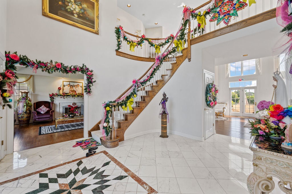 Libertyville, Illinois, 60048, United States, 4 Bedrooms Bedrooms, ,4 BathroomsBathrooms,Residential,Active,2009394