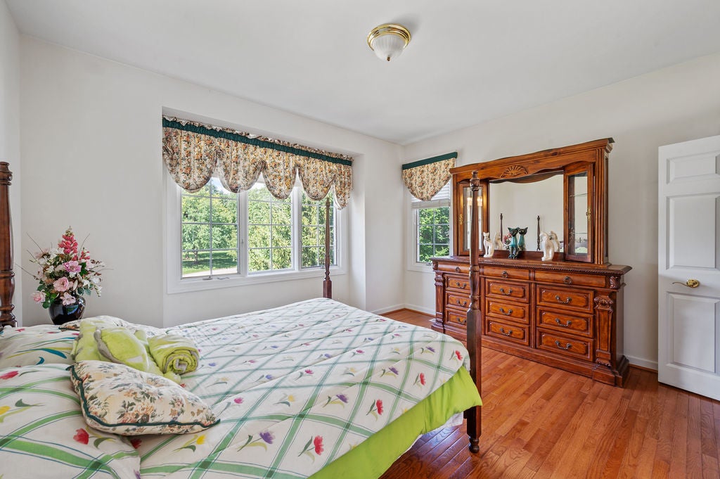 Libertyville, Illinois, 60048, United States, 4 Bedrooms Bedrooms, ,4 BathroomsBathrooms,Residential,Active,1943768