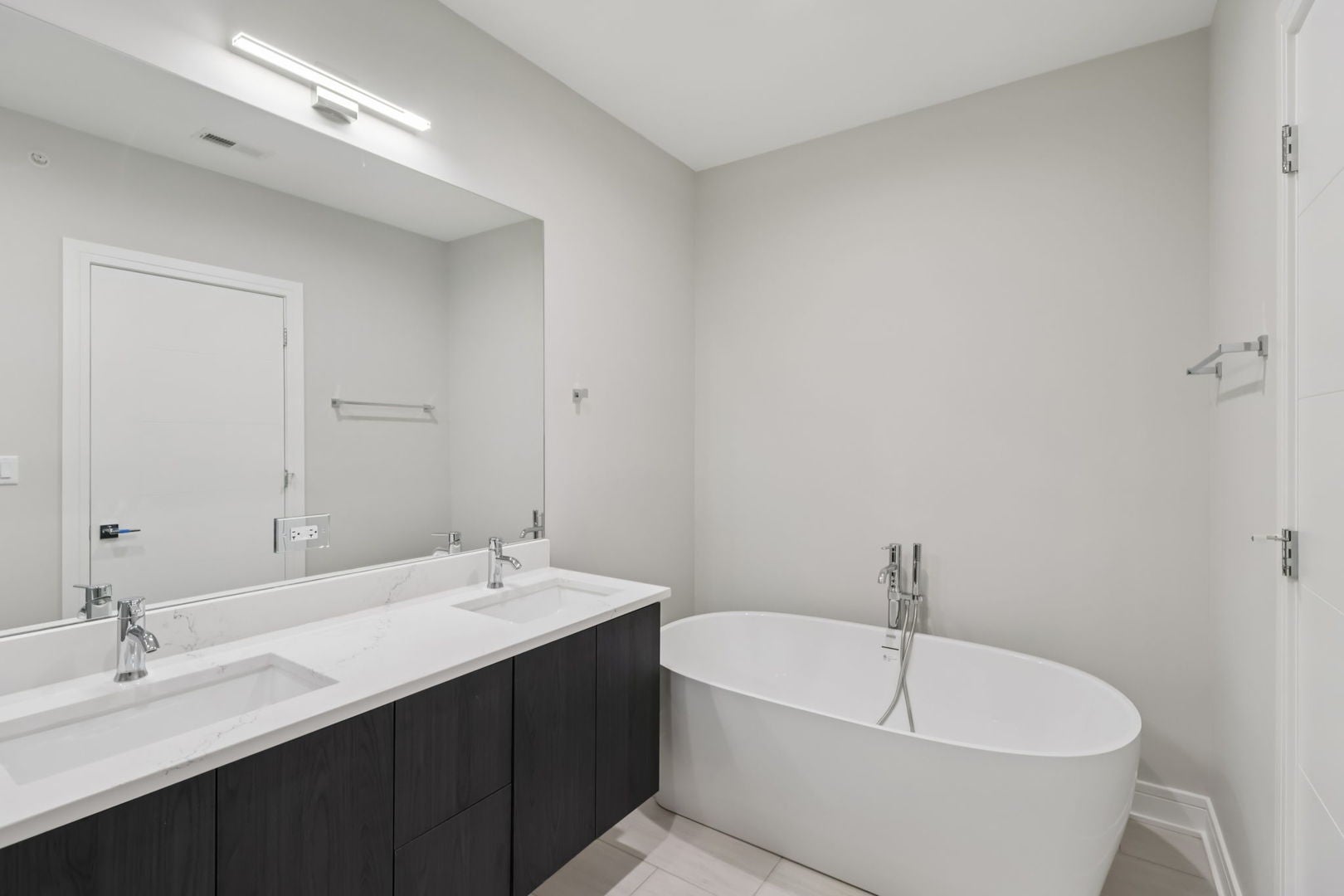 Northbrook, Illinois, 60062, United States, 6 Bedrooms Bedrooms, ,5 BathroomsBathrooms,Residential,Active,1995288