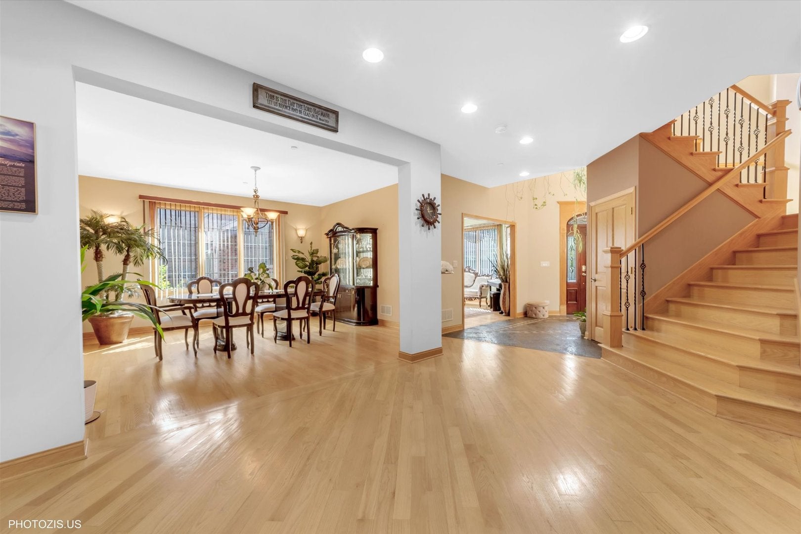 Des Plaines, Illinois, 60016, United States, 5 Bedrooms Bedrooms, ,7 BathroomsBathrooms,Residential,Active,1967112