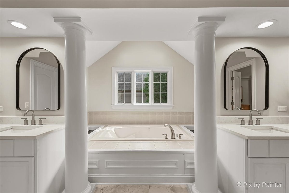 St. Charles, Illinois, 60175, United States, 5 Bedrooms Bedrooms, ,5 BathroomsBathrooms,Residential,Active,1959536