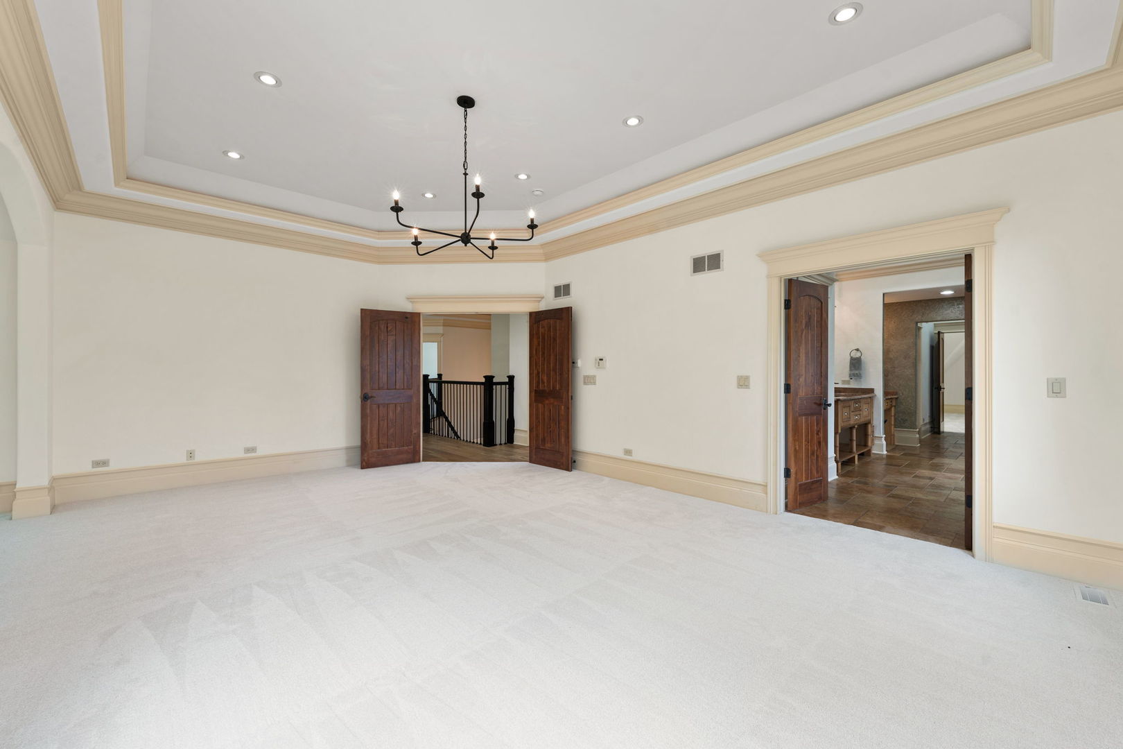 Wheaton, Illinois, 60187, United States, 6 Bedrooms Bedrooms, ,5 BathroomsBathrooms,Residential,Active,1926883