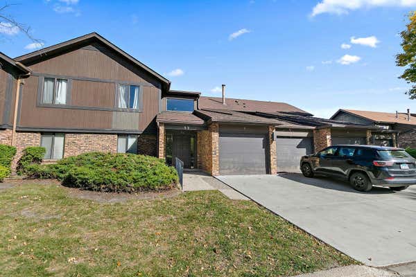 33 CREEKSIDE CIR APT B, ELGIN, IL 60123 - Image 1