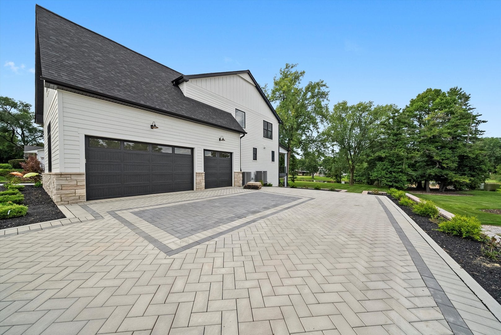 Burr Ridge, Illinois, 60527, United States, 6 Bedrooms Bedrooms, ,6 BathroomsBathrooms,Residential,Active,1929664