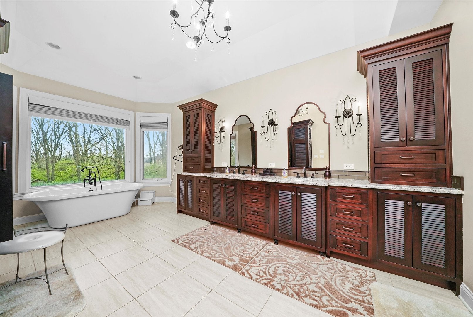 Willow Springs, Illinois, 60480, United States, 5 Bedrooms Bedrooms, ,5 BathroomsBathrooms,Residential,Active,1988455