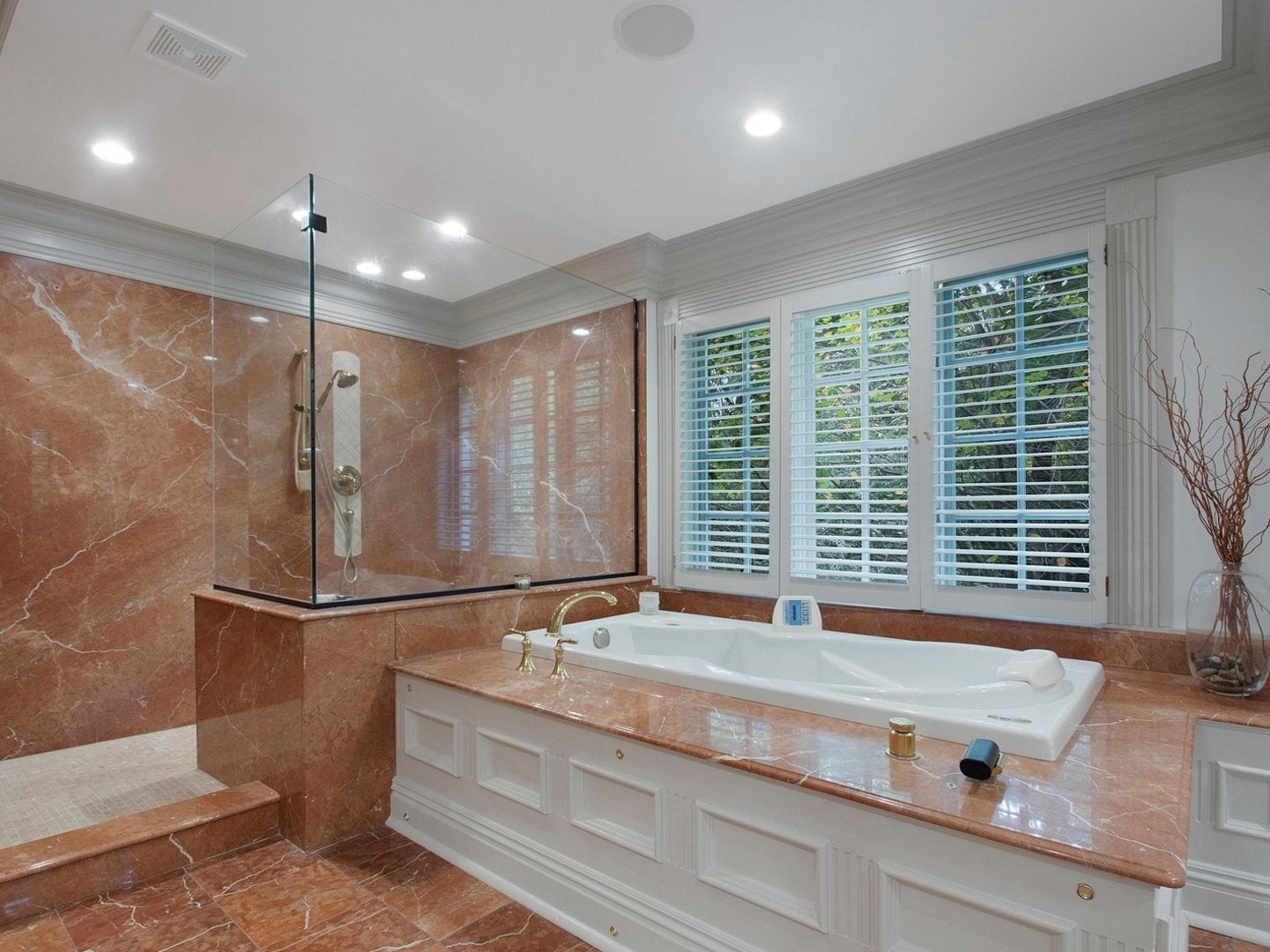 Rockford, Illinois, 61107, United States, 6 Bedrooms Bedrooms, ,7 BathroomsBathrooms,Residential,Active,1987218